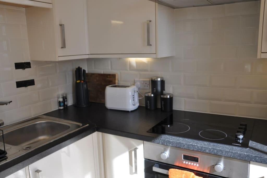 Modern Flat With Island Views In Heart Of Tenby Eksteriør bilde