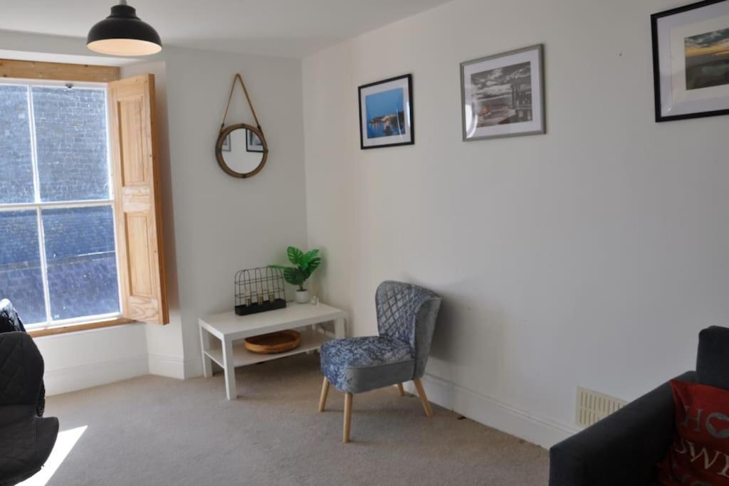 Modern Flat With Island Views In Heart Of Tenby Eksteriør bilde