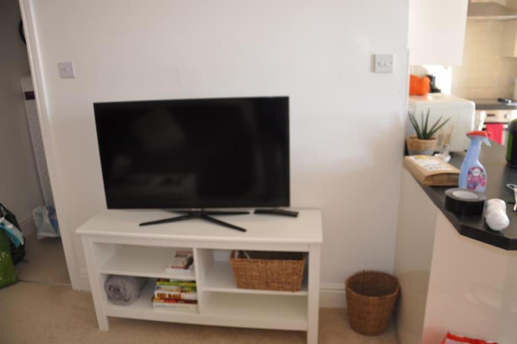 Modern Flat With Island Views In Heart Of Tenby Eksteriør bilde