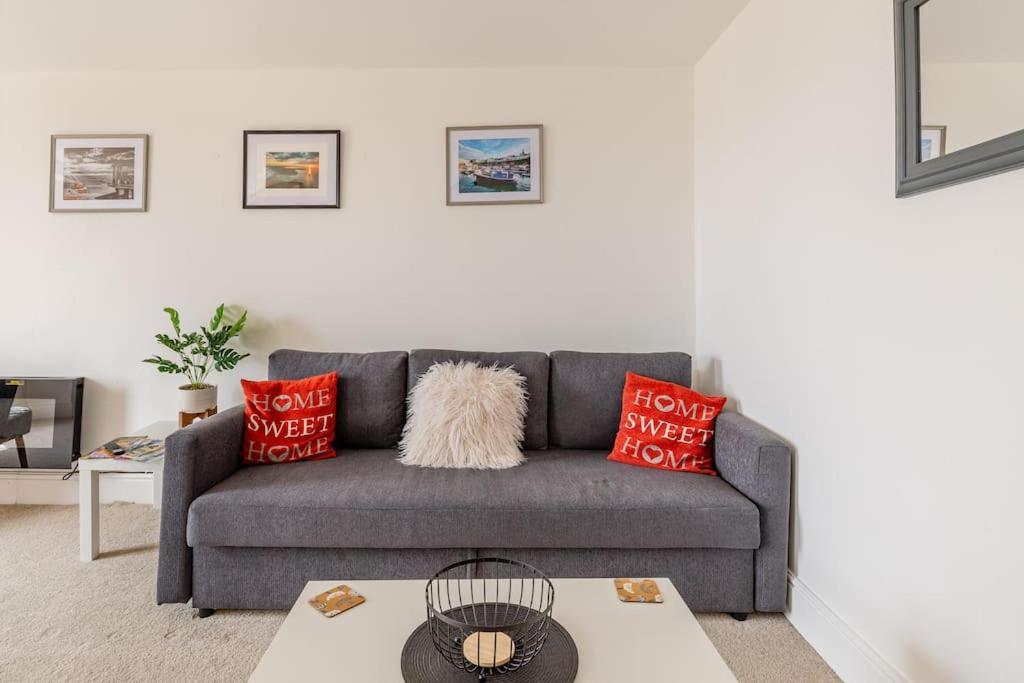 Modern Flat With Island Views In Heart Of Tenby Eksteriør bilde
