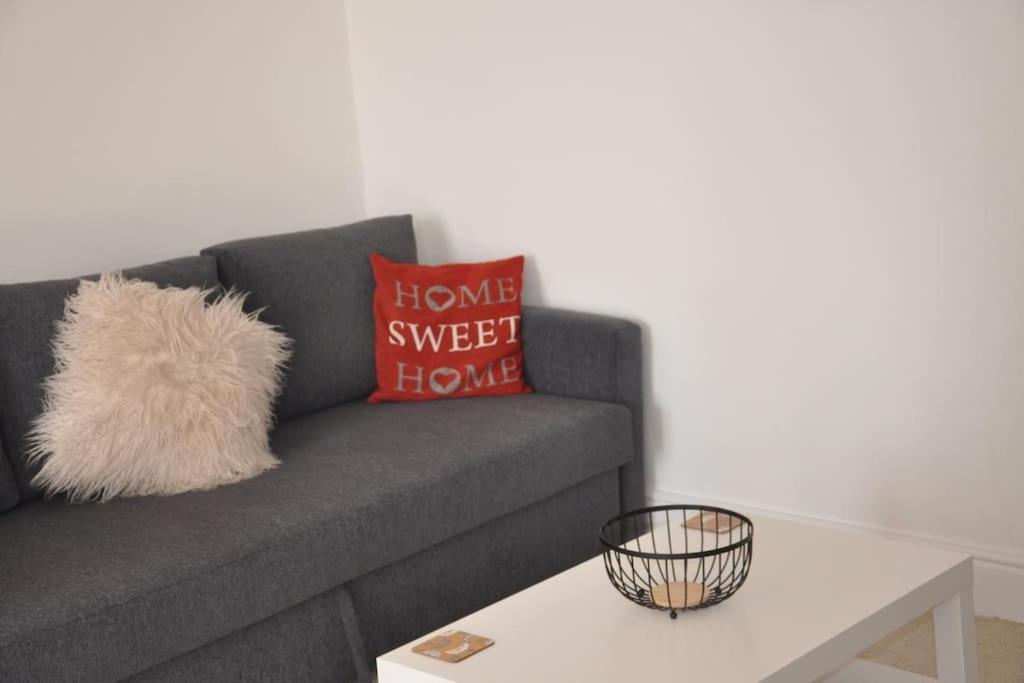 Modern Flat With Island Views In Heart Of Tenby Eksteriør bilde